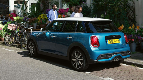 ЗУСТРІЧАЙТЕ НОВИЙ П'ЯТИДВЕРНИЙ ХЕТЧБЕК MINI.