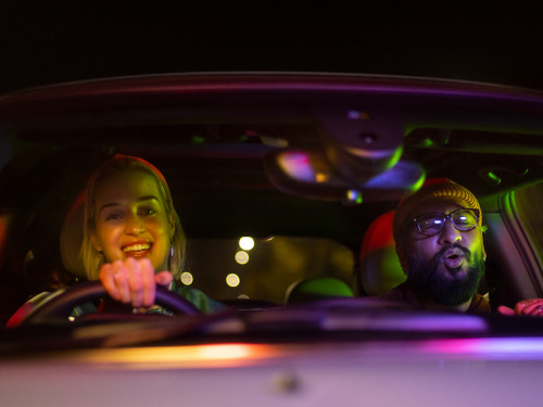 Від MINI з любов'ю: відеокліп "Driving Home for Christmas" за участю спільноти MINI People.